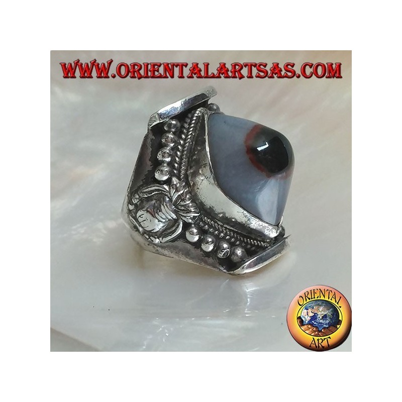 Anillo de plata con ágata de ojos Shiva ovalada de dos tonos en una configuración nepalí