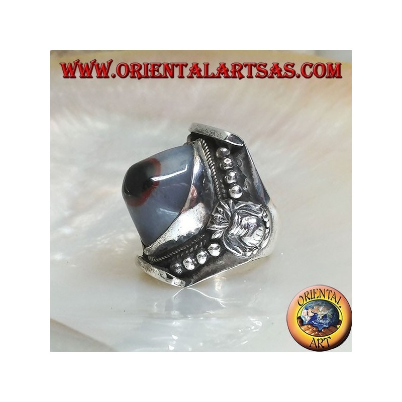 Anello in argento con agata occhio di Shiva ovale bicolore su montatura nepalese