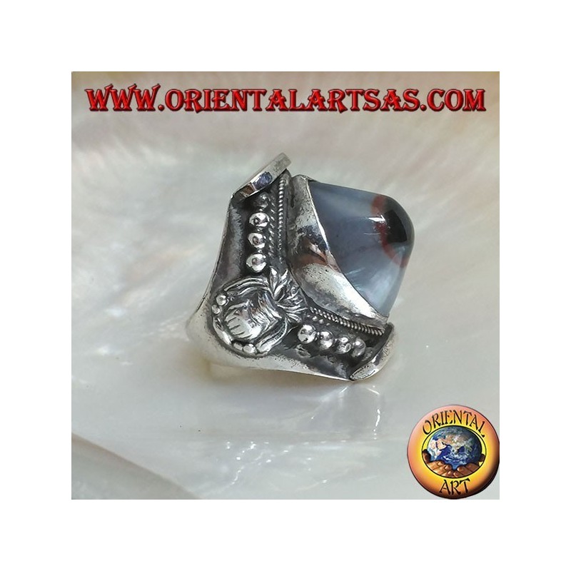 Anello in argento con agata occhio di Shiva ovale bicolore su montatura nepalese