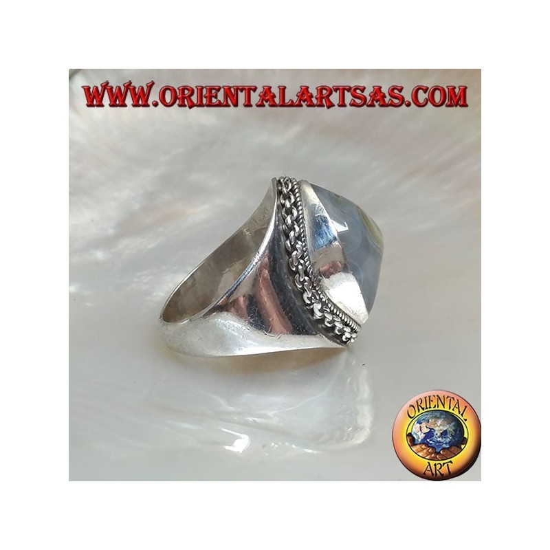 Anello in argento con agata occhio di Shiva chiaro e bordo a catena