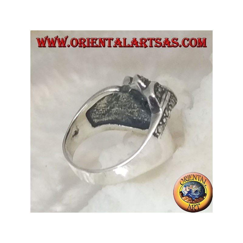 Bague en argent avec grenat rond et rangées concentriques de marcassite en spirale