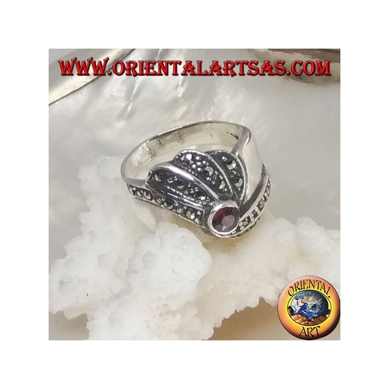 Bague en argent avec grenat rond et rangées concentriques de marcassite en spirale