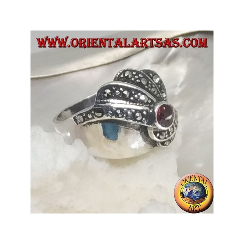 Bague en argent avec grenat rond et rangées concentriques de marcassite en spirale