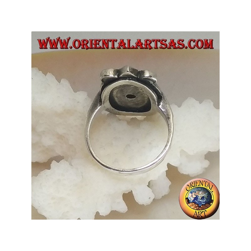 Bague en argent avec topaze jaune ronde sur un bouclier ovale avec lis double miroir parsemé de marcassite