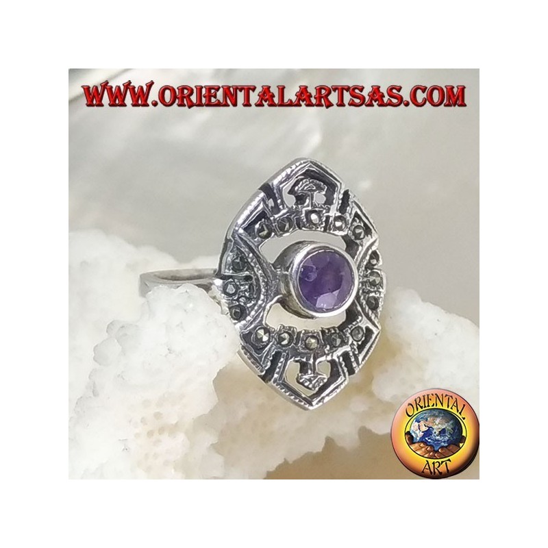 Shuttle anillo de plata con amatista natural redonda y decoraciones caladas con marcasita