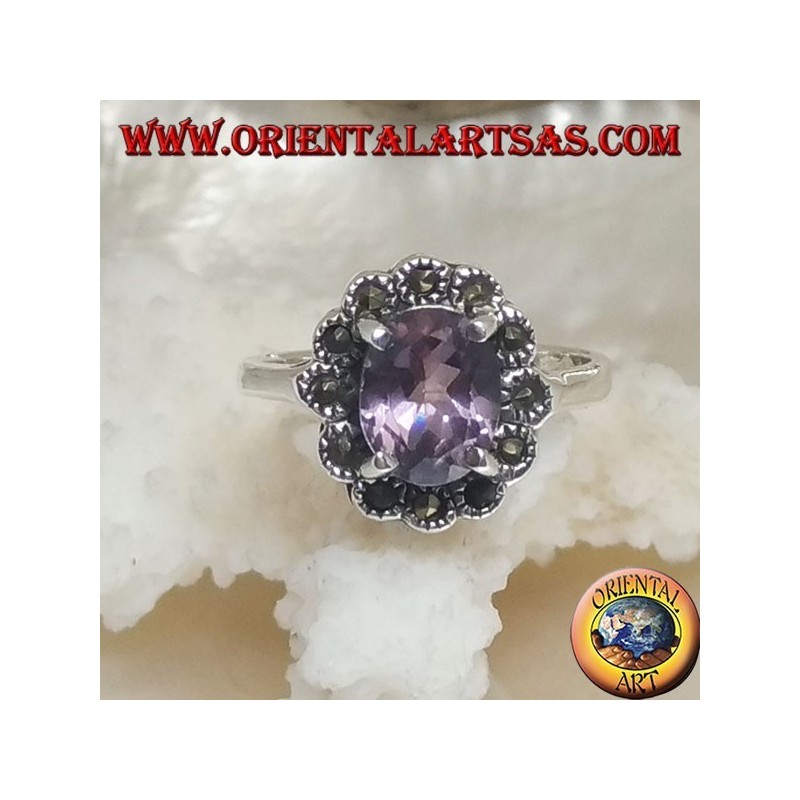 Anello in argento a margherita con ametista naturale ovale incastonata e marcassite a petali