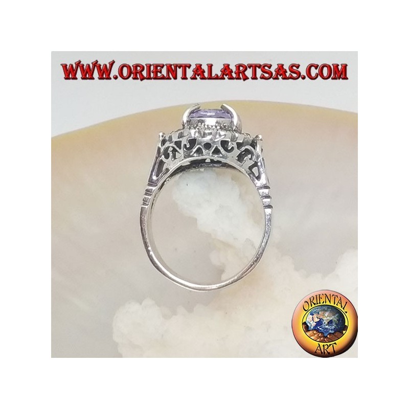 Bague en argent avec zircon ovale couleur améthyste sertie de marcassite et ajourée sur les côtés