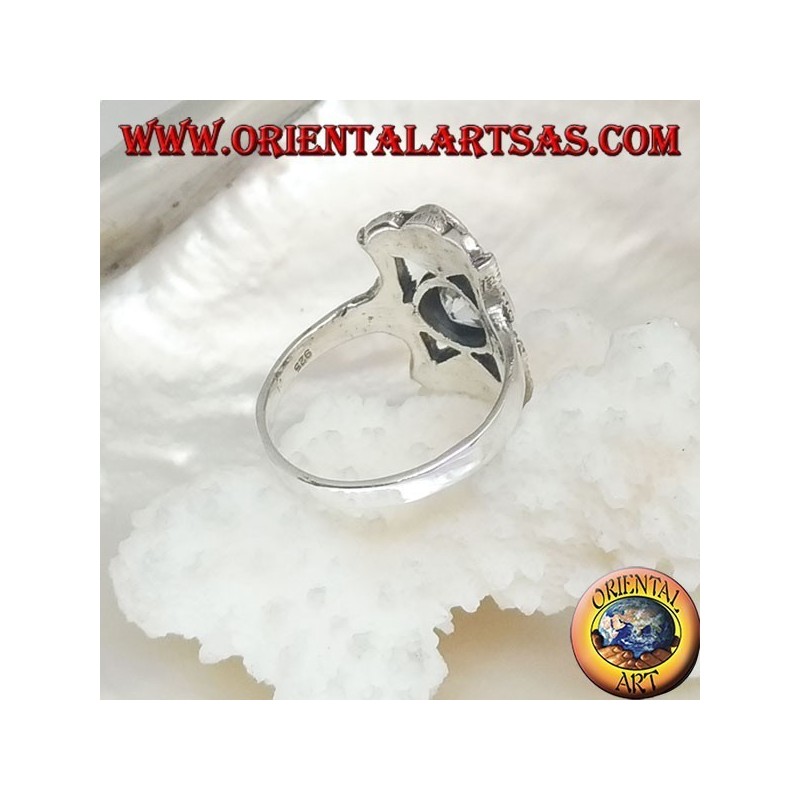 Bague en argent avec zircon céleste rond dans un rectangle perforé avec marcassites