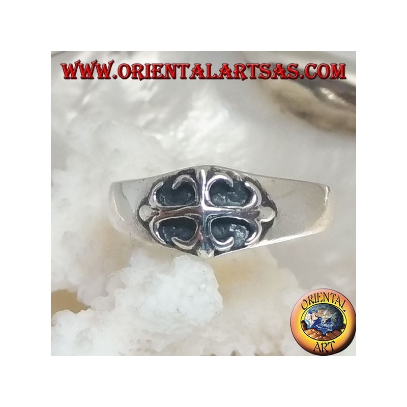 Anello in argento con croce a giglio (simbolo delle dinastie francesi) in altorilievo