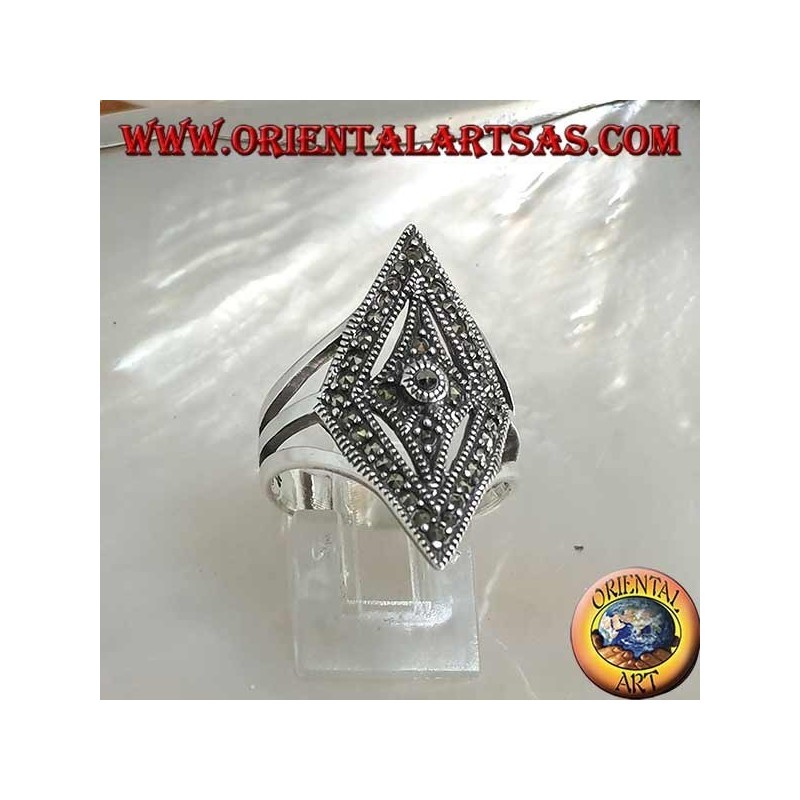 Anello in argento a forma di rombo tempestato di marcassiti