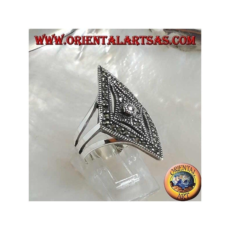 Bague en argent en forme de losange parsemée de marcassites
