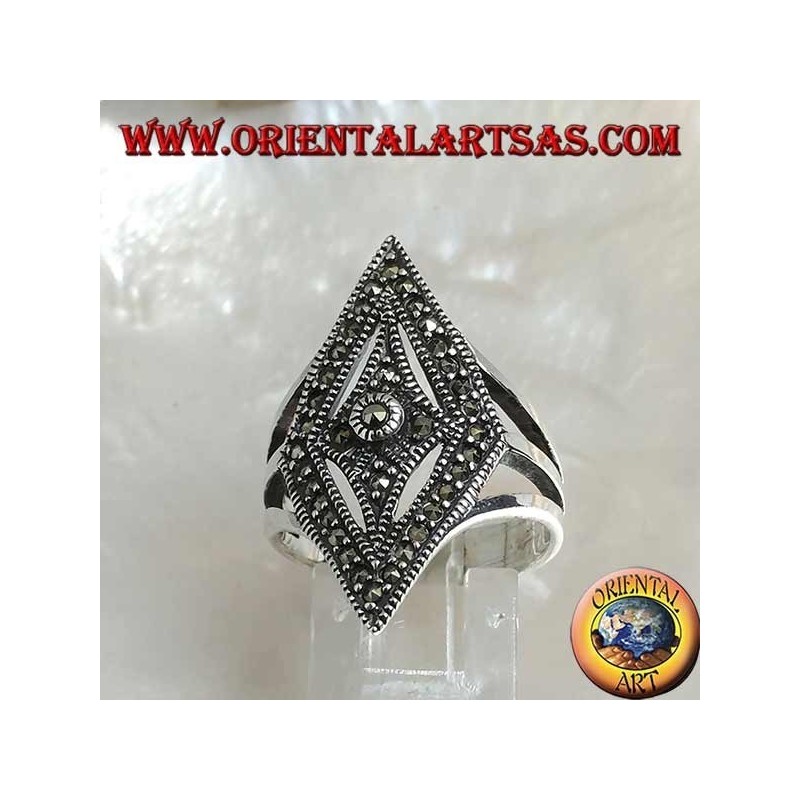 Anello in argento a forma di rombo tempestato di marcassiti
