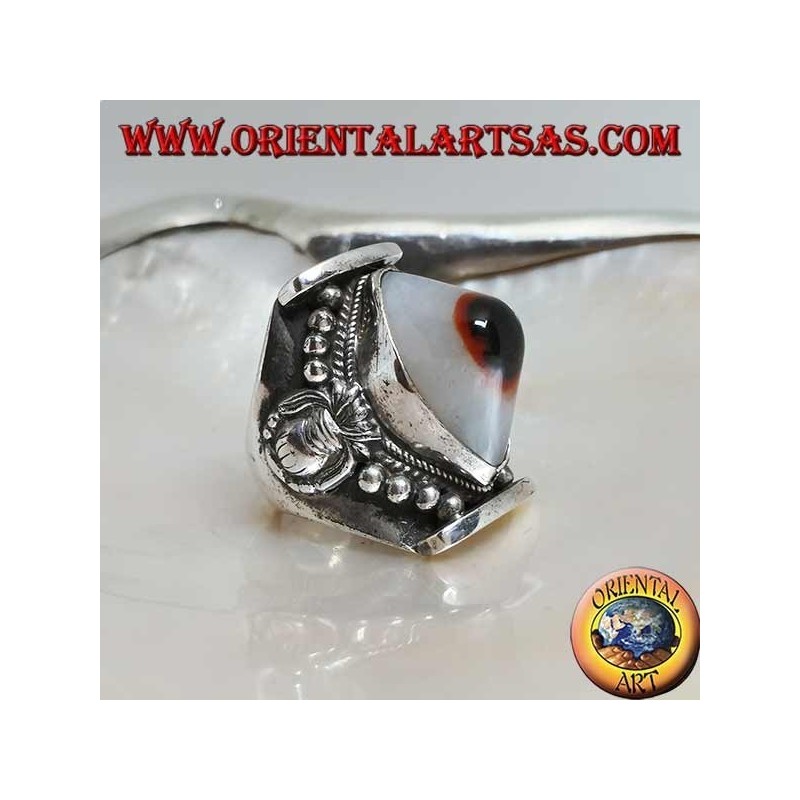 Anillo plateado ovalado que sobresale en dos tonos con ojo de ágata Shiva en configuración nepalí