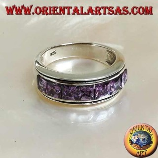 Anillo de plata con una hilera de amatista cuadrada