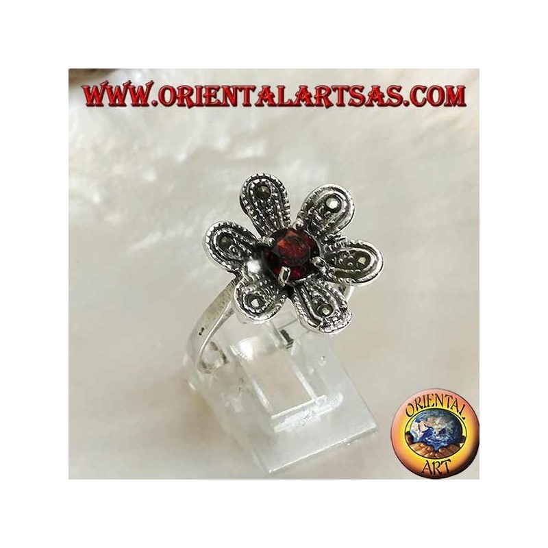 Silberring in Form einer Blume "Stern von Bethlehem" mit rundem Naturgranat und Markasit