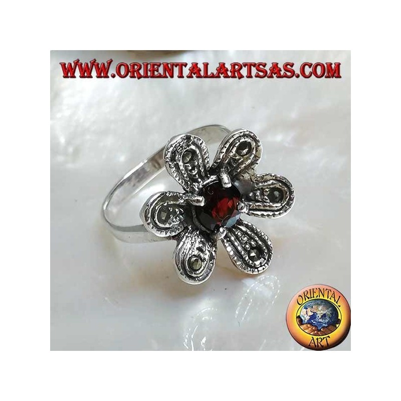 Anillo de plata con forma de flor "estrella de belén" con granate redondo natural y marcasita