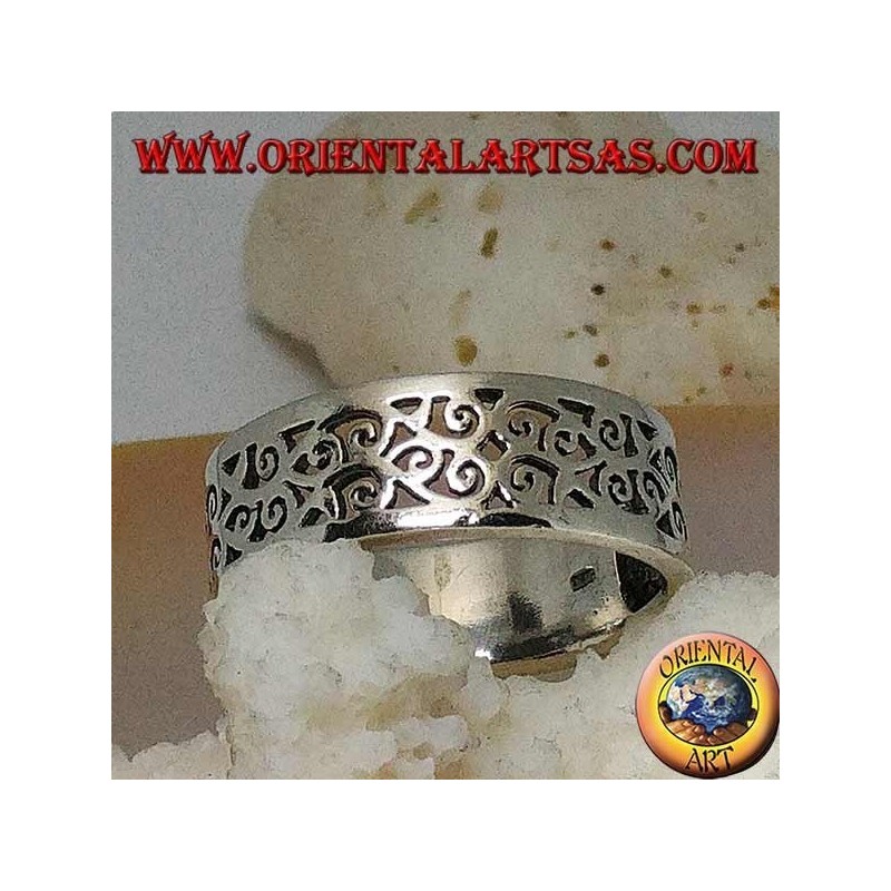 Anello in argento a fedina con motivo floreale realizzato a traforo