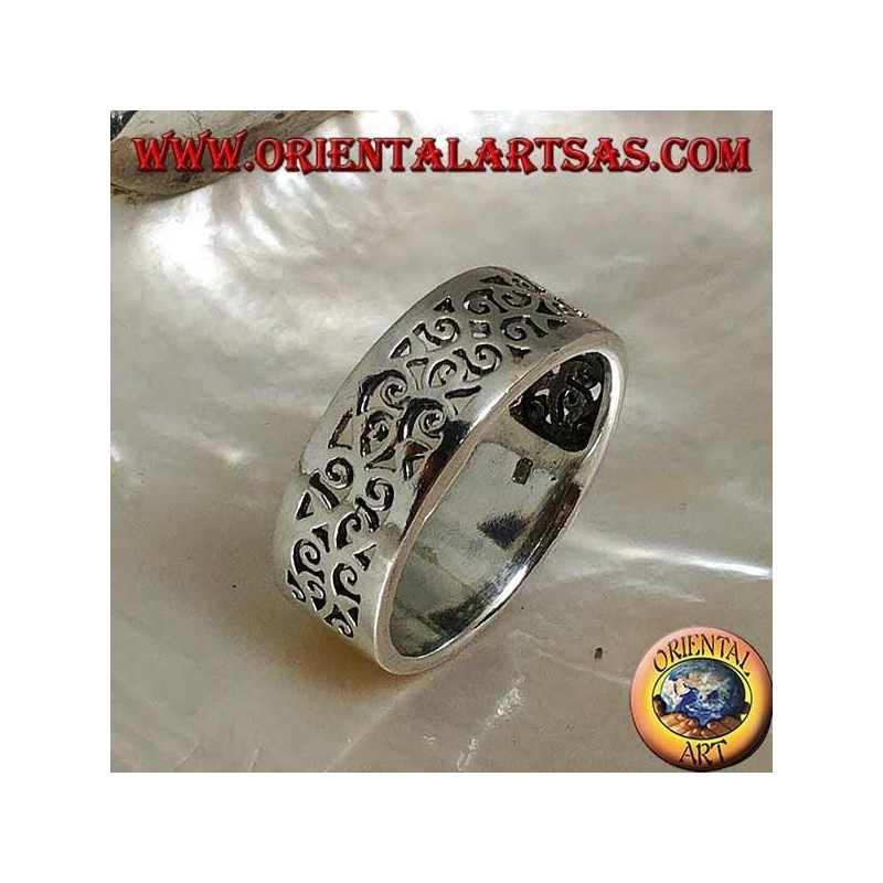 Anello in argento a fedina con motivo floreale realizzato a traforo