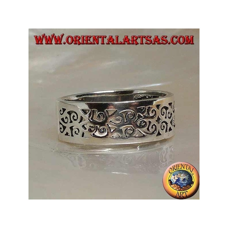 Bague en argent avec motif ajouré floral