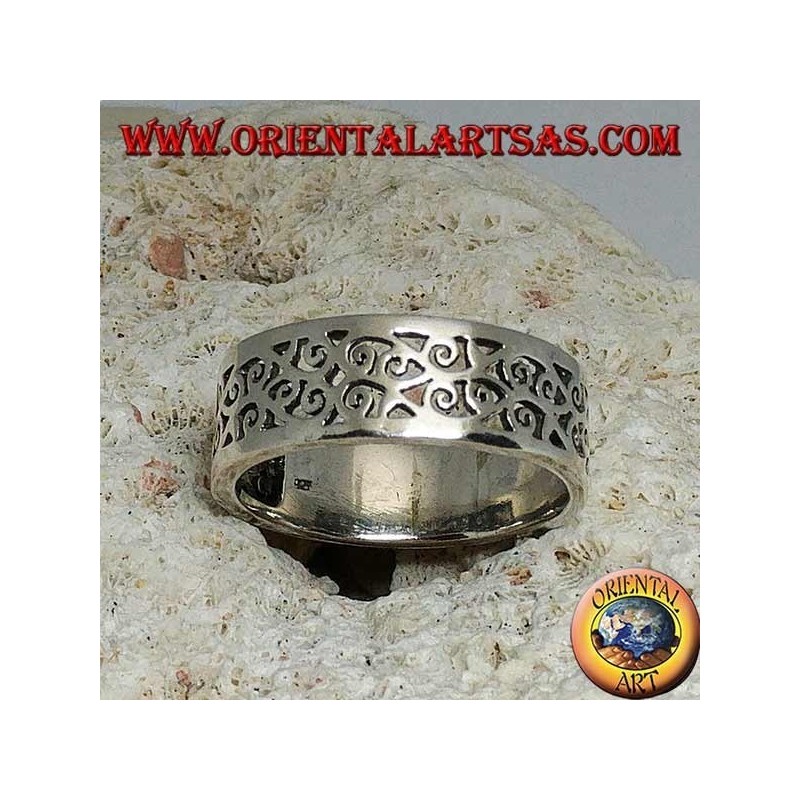 Bague en argent avec motif ajouré floral