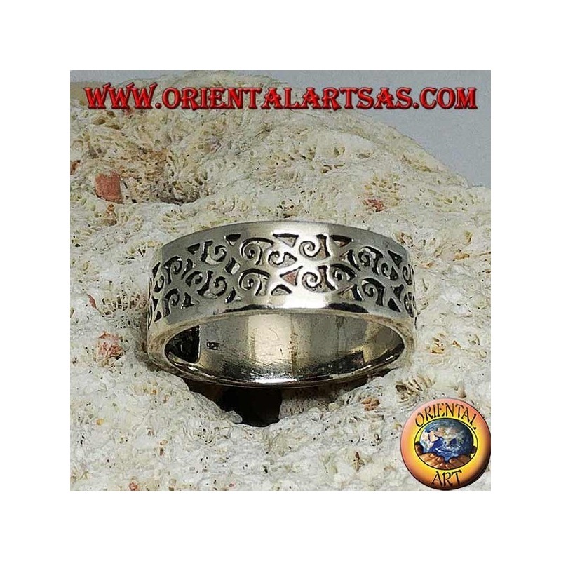 Bague en argent avec motif ajouré floral