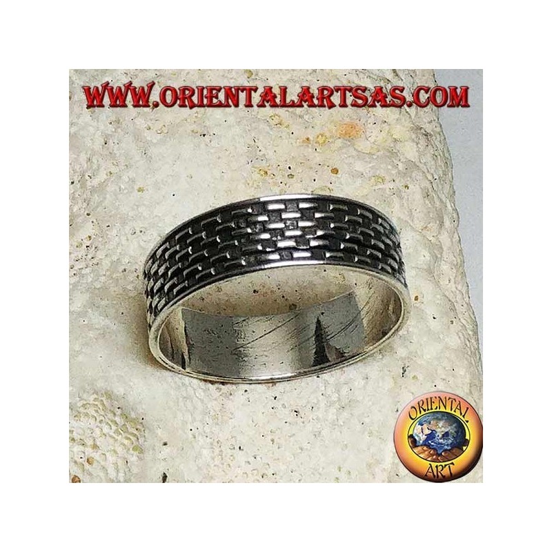 Ring in silver with engraved bas-relief rectangle checkerboard