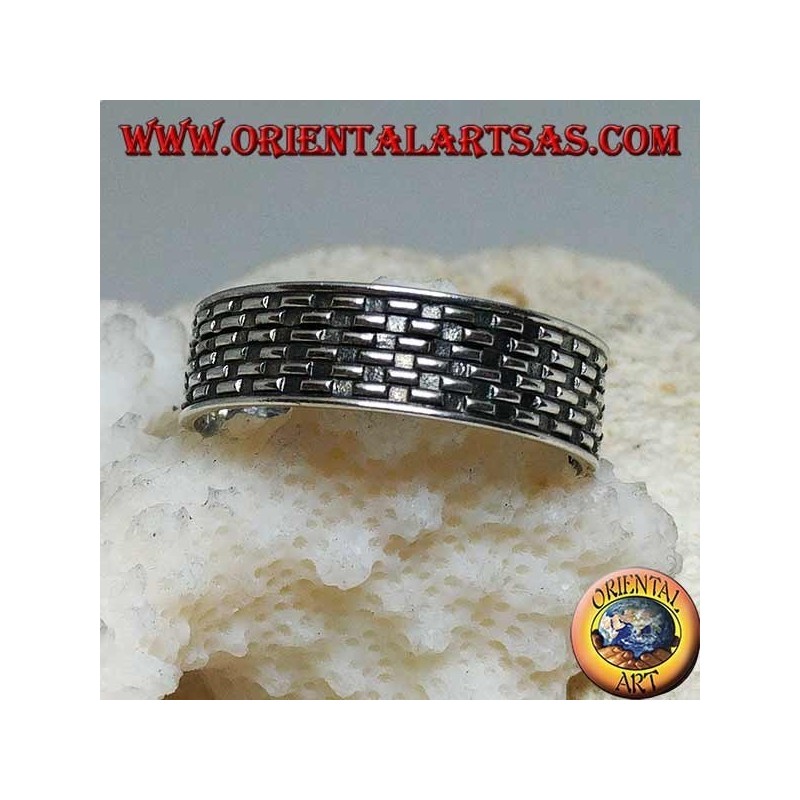 Bague en argent avec damier rectangle en bas-relief gravé...