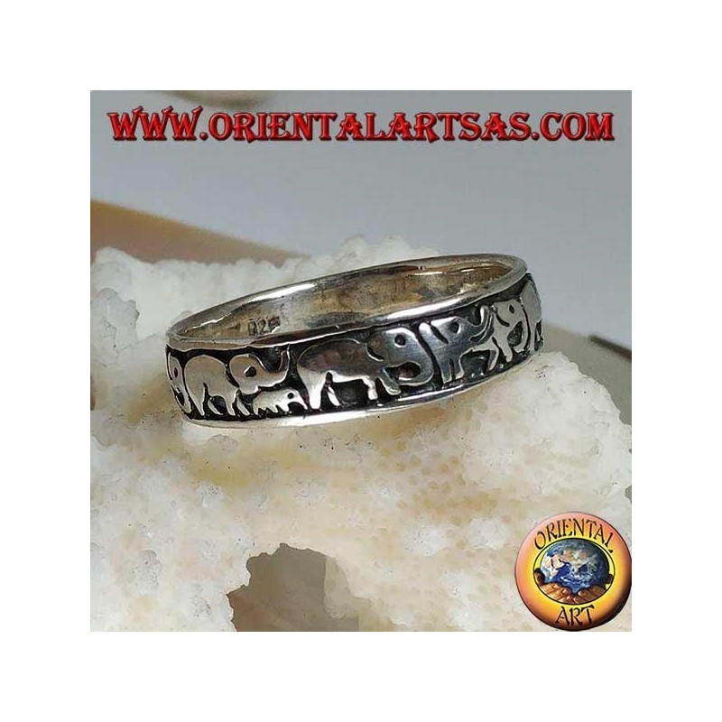 Ring in silver with elephants in a row in high relief