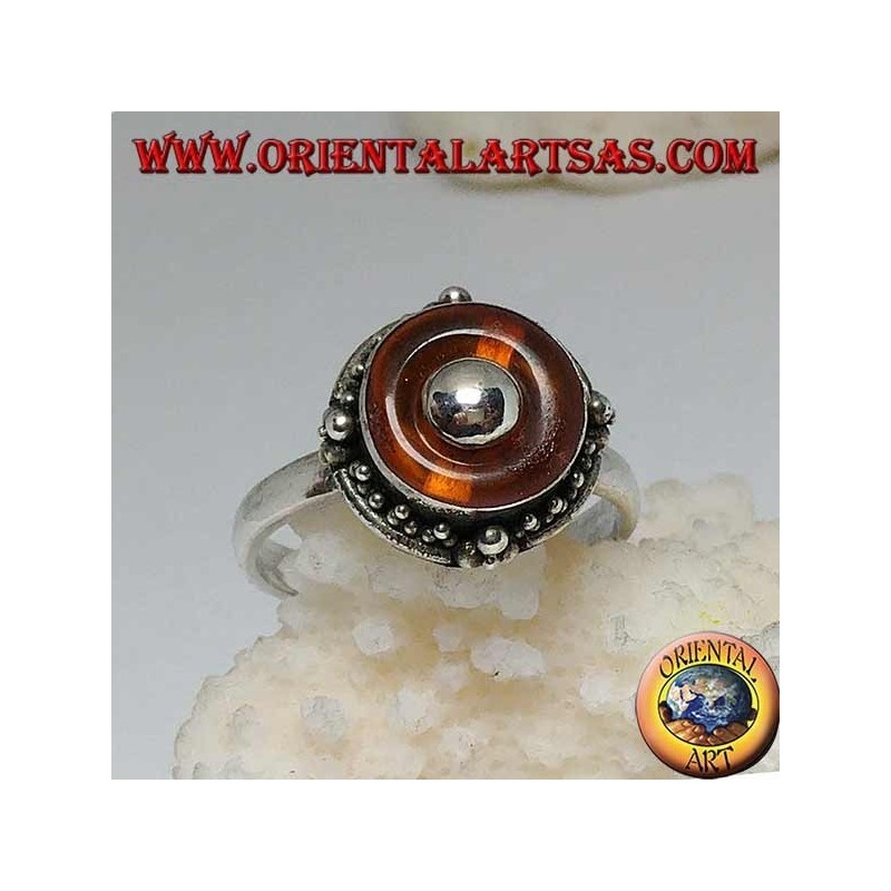 Anello in argento con dischetto in ambra naturale e pallina centrale