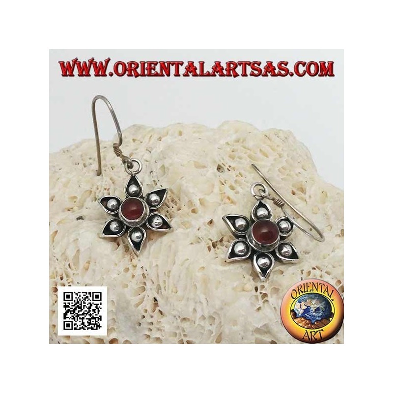 Boucles d'oreilles en argent avec six pétales et une cornaline centrale faite main