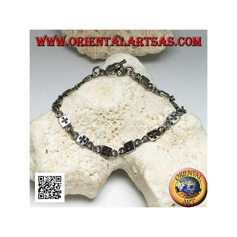 Bracelet en argent tendre avec des plaques gravées de bas-relief alternant avec des anneaux