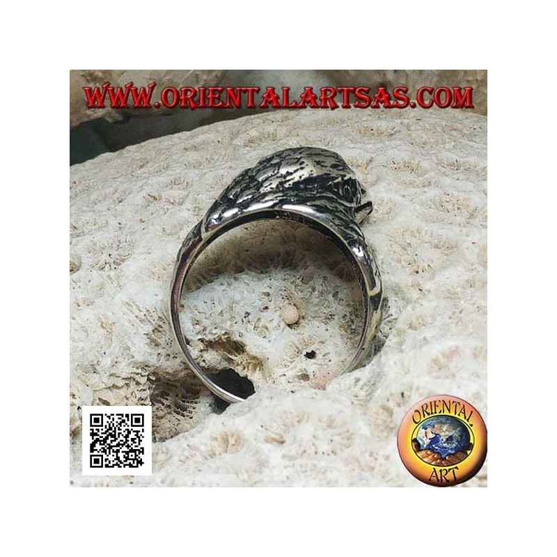 Anello in argento testa di aquila beccante a tre quarti