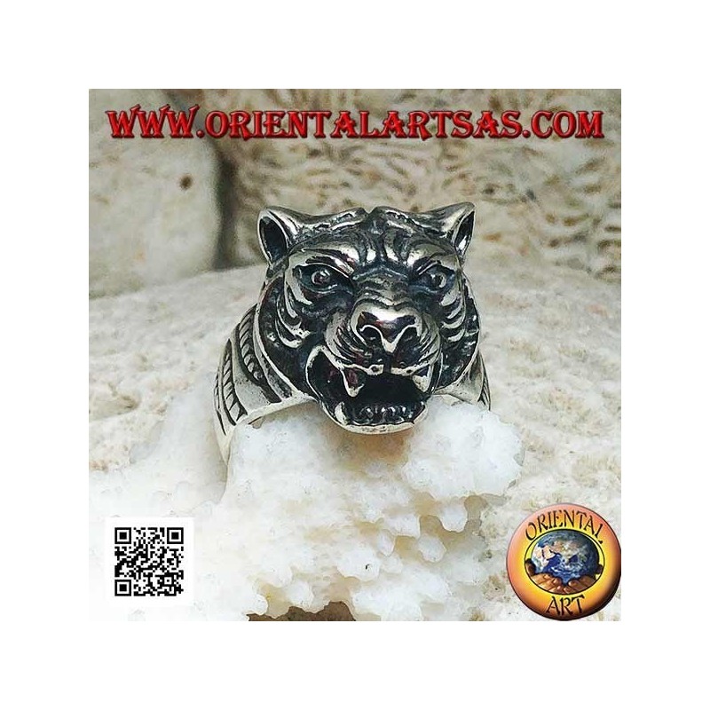 Anello in argento massiccio con grande testa di tigre imponente sporgente