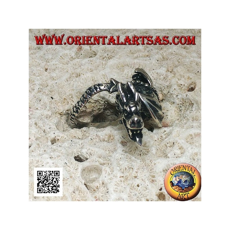Anello in argento, drago viverna in volo e testa inclinata