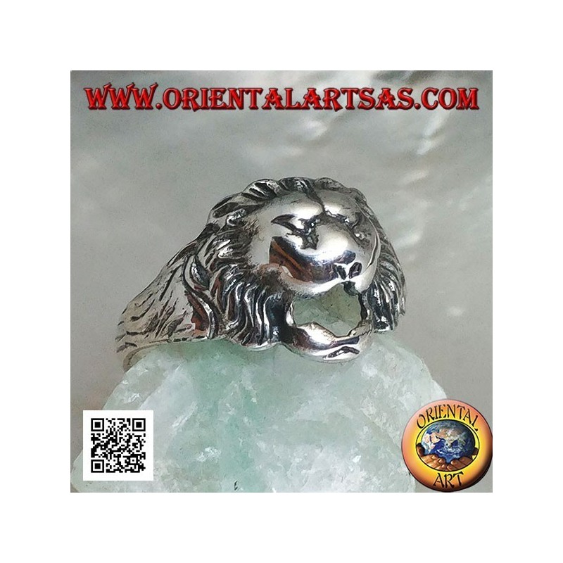 Bague en argent, petite tête de lion stylisée