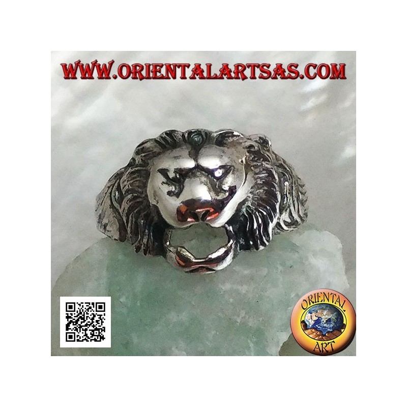 Bague en argent, petite tête de lion stylisée