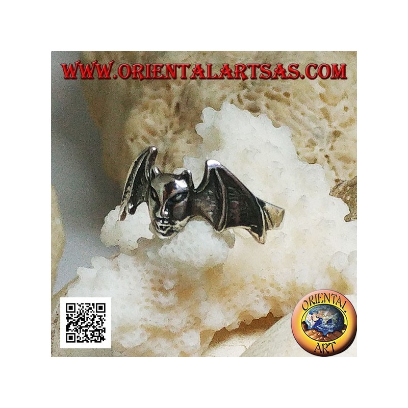 Anillo de plata, cabeza de diablo con alas de murciélago