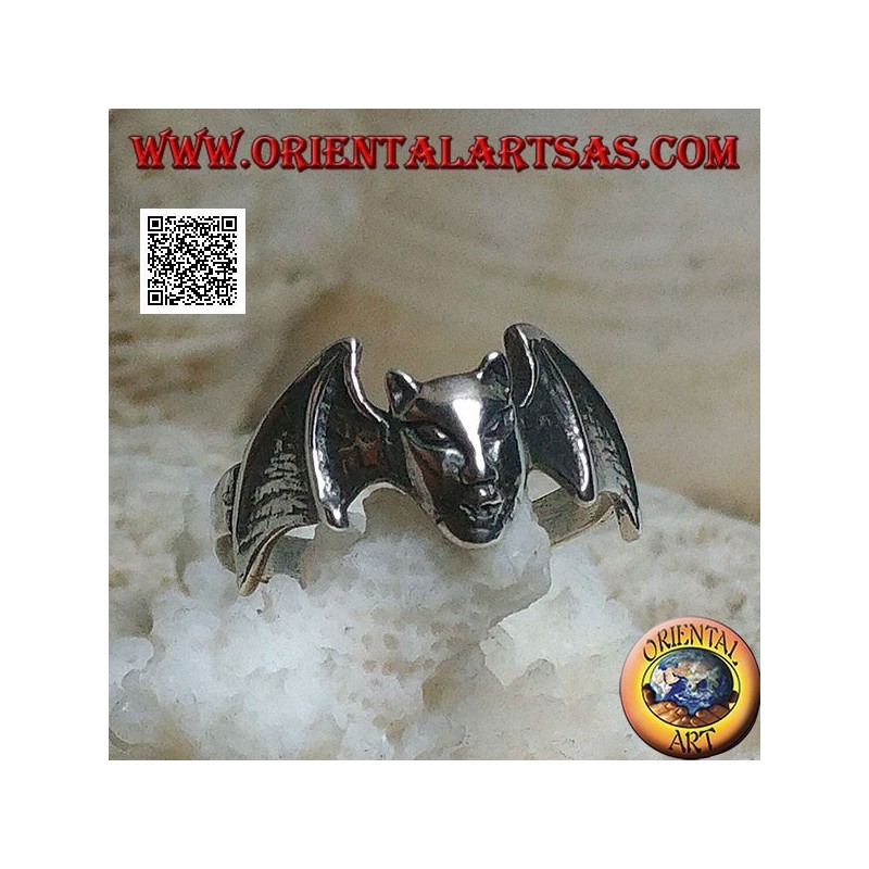 Anillo de plata, cabeza de diablo con alas de murciélago