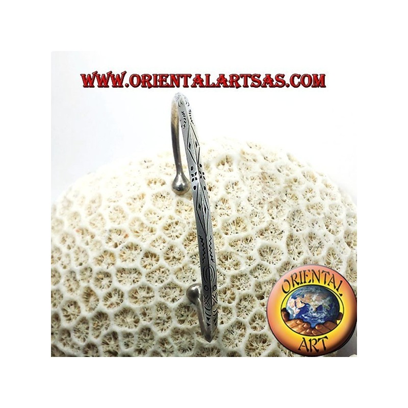 bracciale rigido triangolare fatto a mano in argento