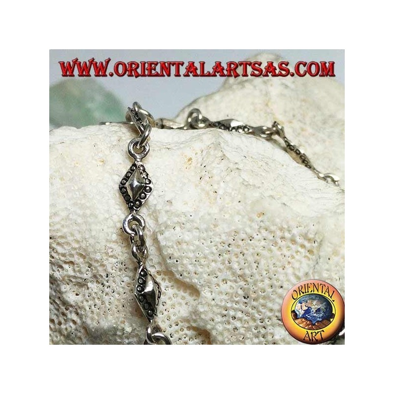 Bracelet en argent tendre avec des plaques rhomboïdes aux contours pointillés