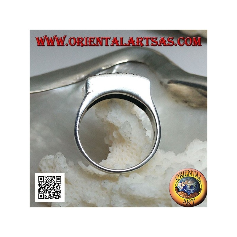 Anello in argento con piastra rettangolare sopraelevata a puntini grandi e piccoli
