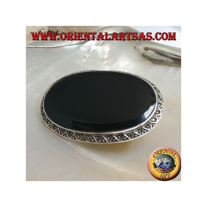 Silver brooch with large oval onyx surrounded by triangles and balls decoration
