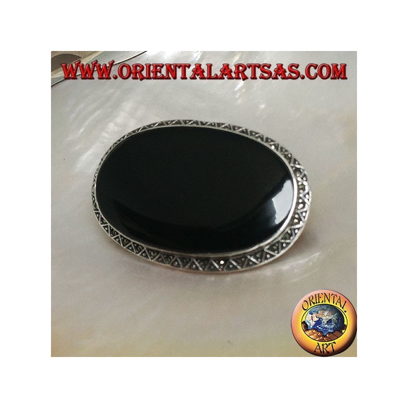 Silver brooch with large oval onyx surrounded by triangles and balls decoration
