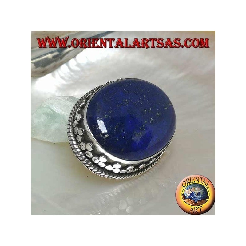 Broche en argent avec grand lapis lazuli naturel ovale entouré d'entrelacs et de tris de boules
