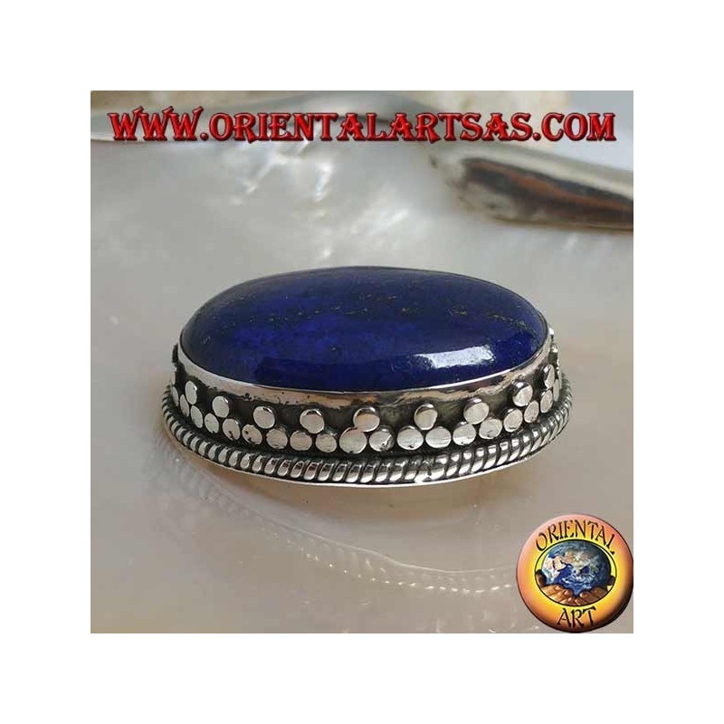 Broche en argent avec grand lapis lazuli naturel ovale entouré d'entrelacs et de tris de boules