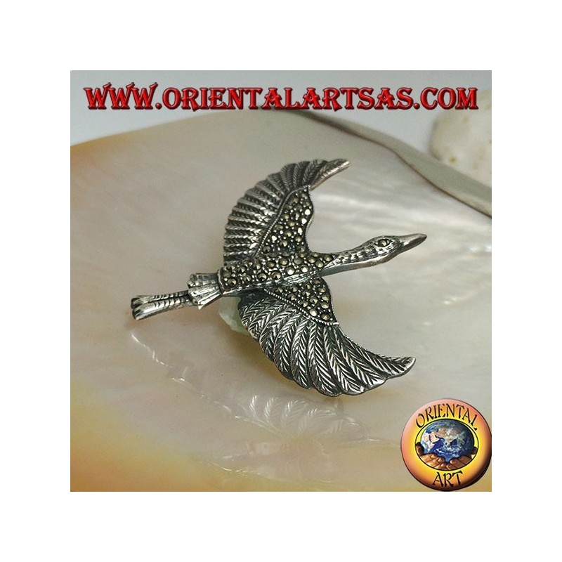 Broche en argent en forme d'albatros (Diomedeidae) en vol aux ailes déployées parsemées de marcassite