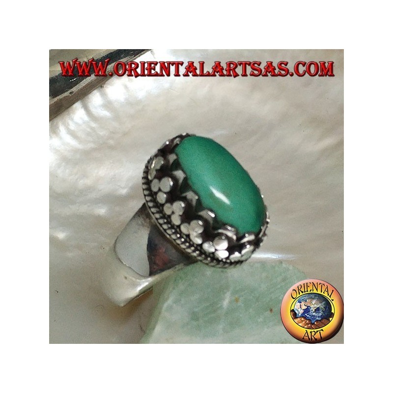 Anello in argento con turchese ovale antico Tibetano naturale incastonato da dischetti con intreccio laterale