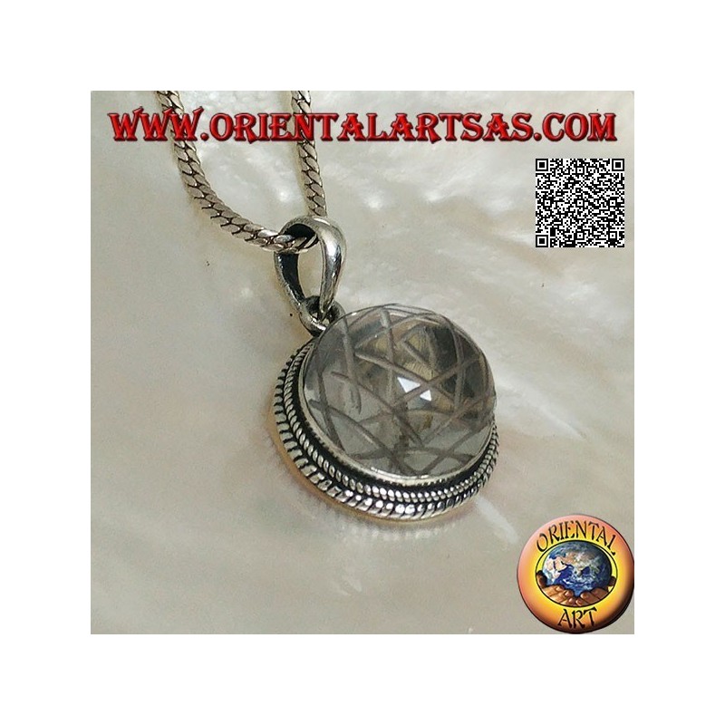 Ciondolo in argento con Sri Yantra inciso su cristallo di rocca tondo e bordo intrecciato