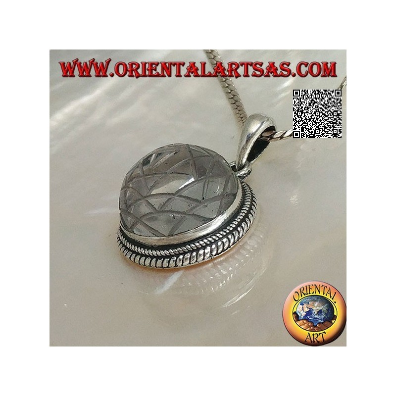 Pendentif en argent avec Sri Yantra gravé sur un cristal de roche rond et bordure tressée