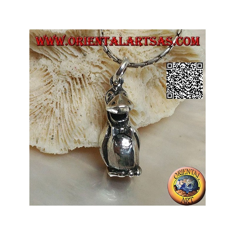 Pendentif en argent en forme de pingouin en trois dimensions avec nœud papillon